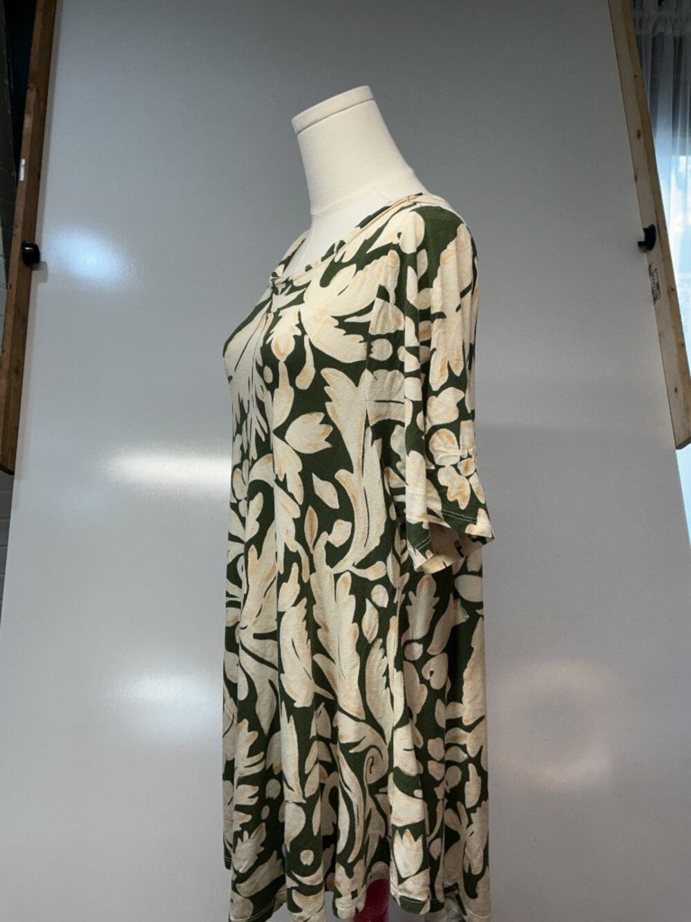 Lane Bryant 18/20 Green Cream Floral Swing Tunic Top Rayon Stretch Plus Size - Picture 14 of 16